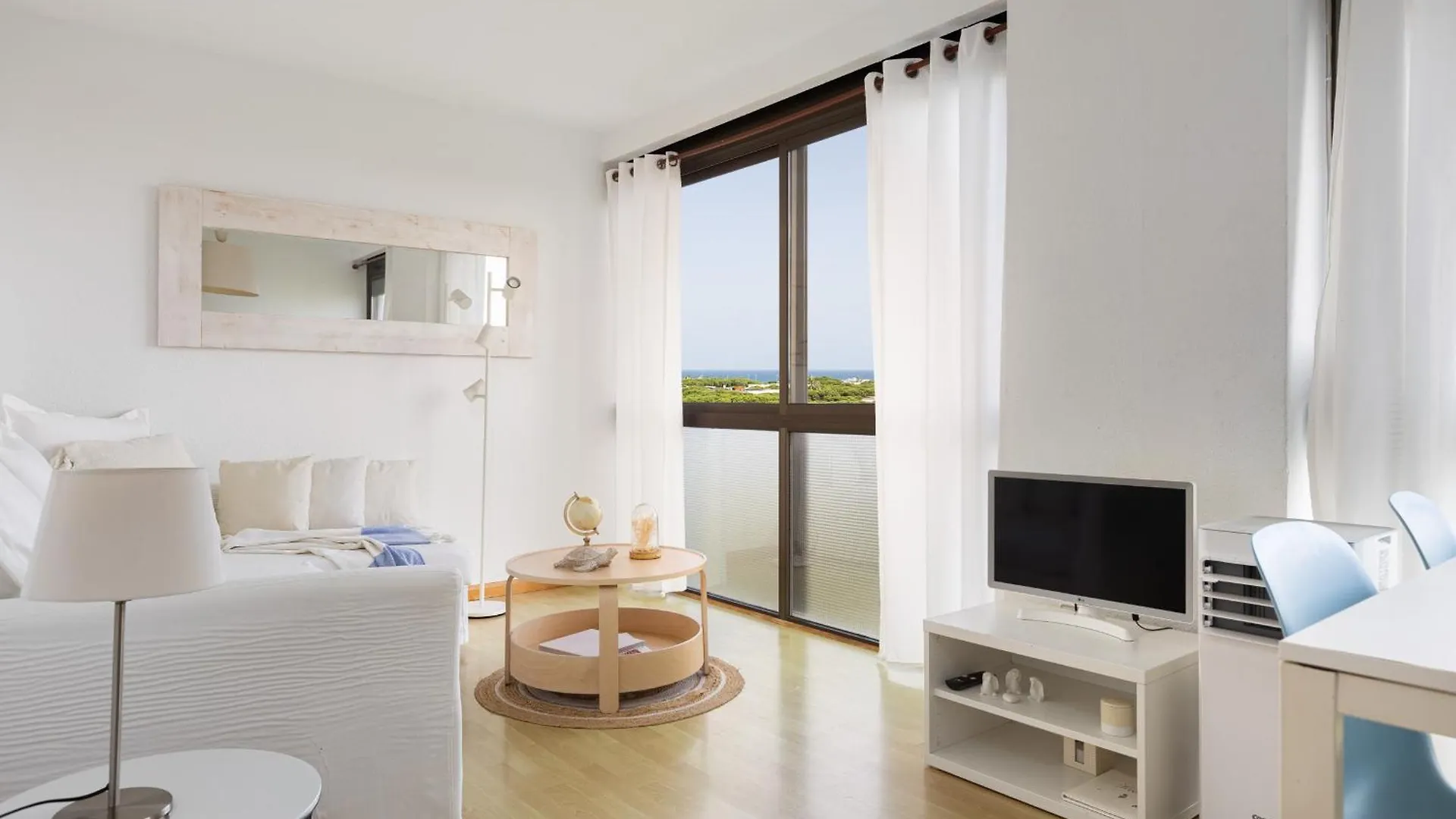Bright Apartment In Gava Mar